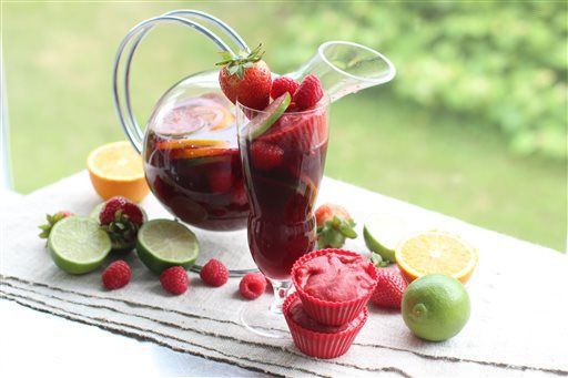 Peach and raspberry sangria
